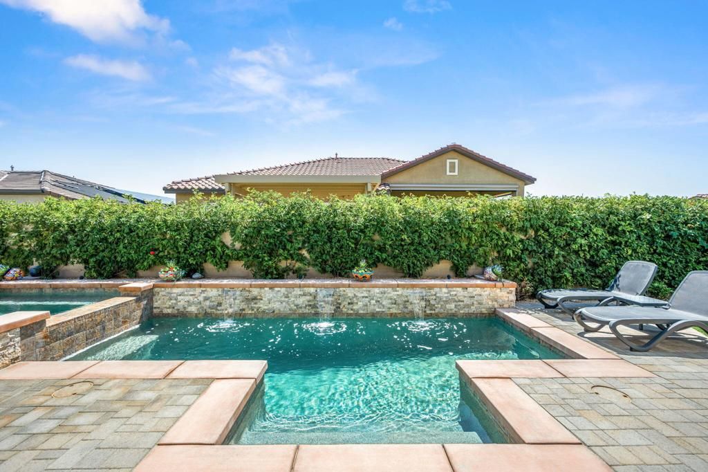 listing image 130728365506538616290