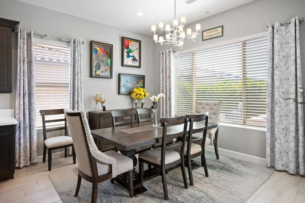 listing image 130726158390692094415