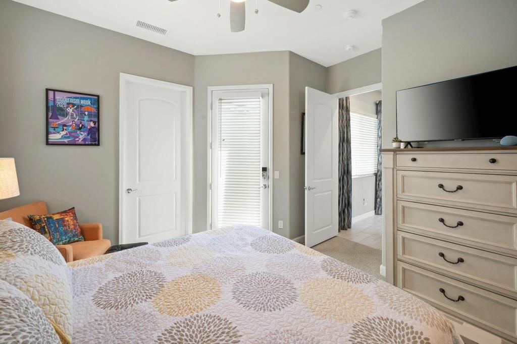 listing image 130725585302423492664