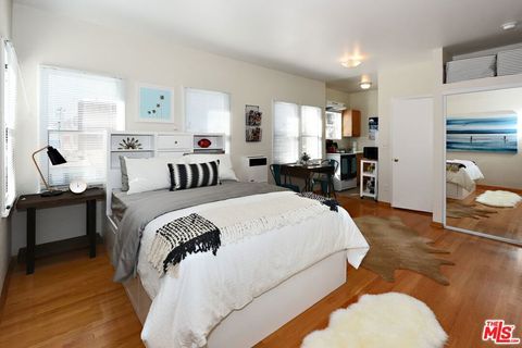 Photo of 26 Breeze Avenue #17, Venice, CA 90291 (MLS # 25611569)