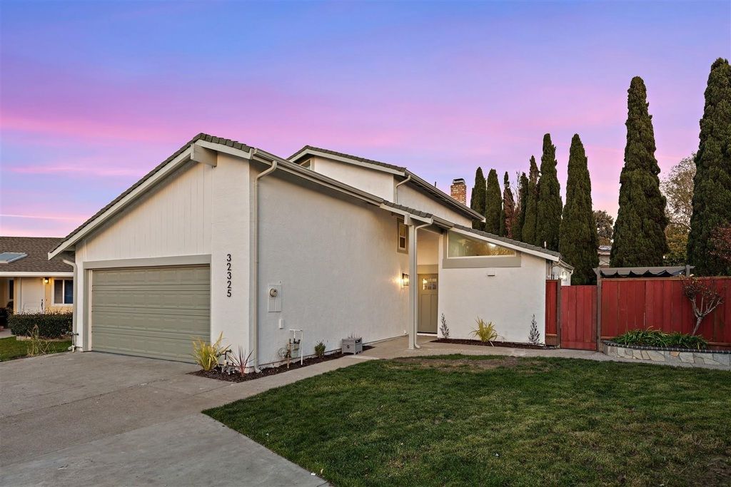 Photo of 32325 32325 Pegasus Ct Ct, Union City, CA 94587 (MLS # 41121615)