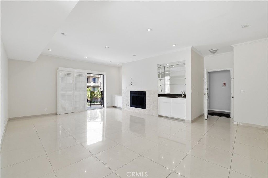 Photo of 1338 Amherst Ave #102, Los Angeles, CA 90025 (MLS # SR26073573)