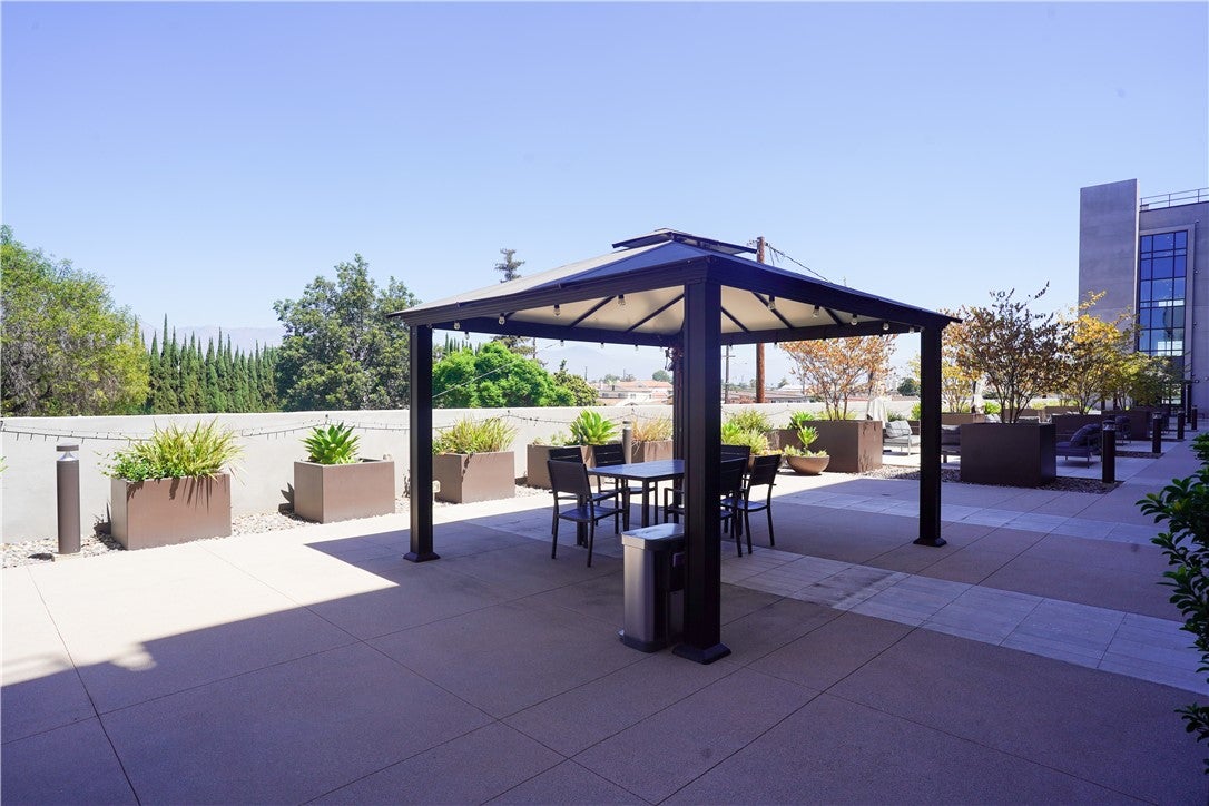419 N Chandler Avenue 303