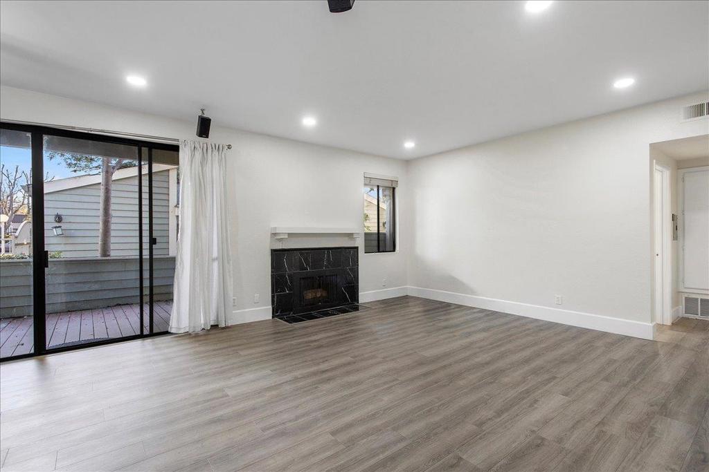 37168 Meadowbrook 105