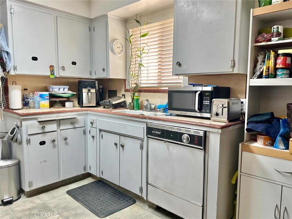 405 W Rialto Avenue