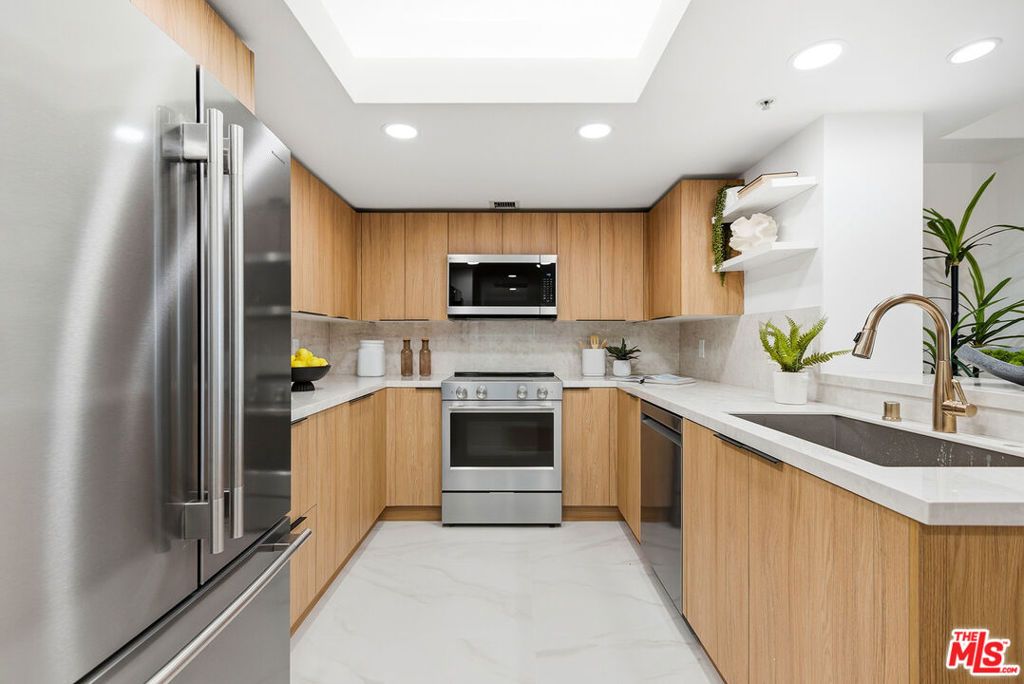 Photo of 13700 Marina Pointe Drive #511, Marina Del Rey, CA 90292 (MLS # 26727553)