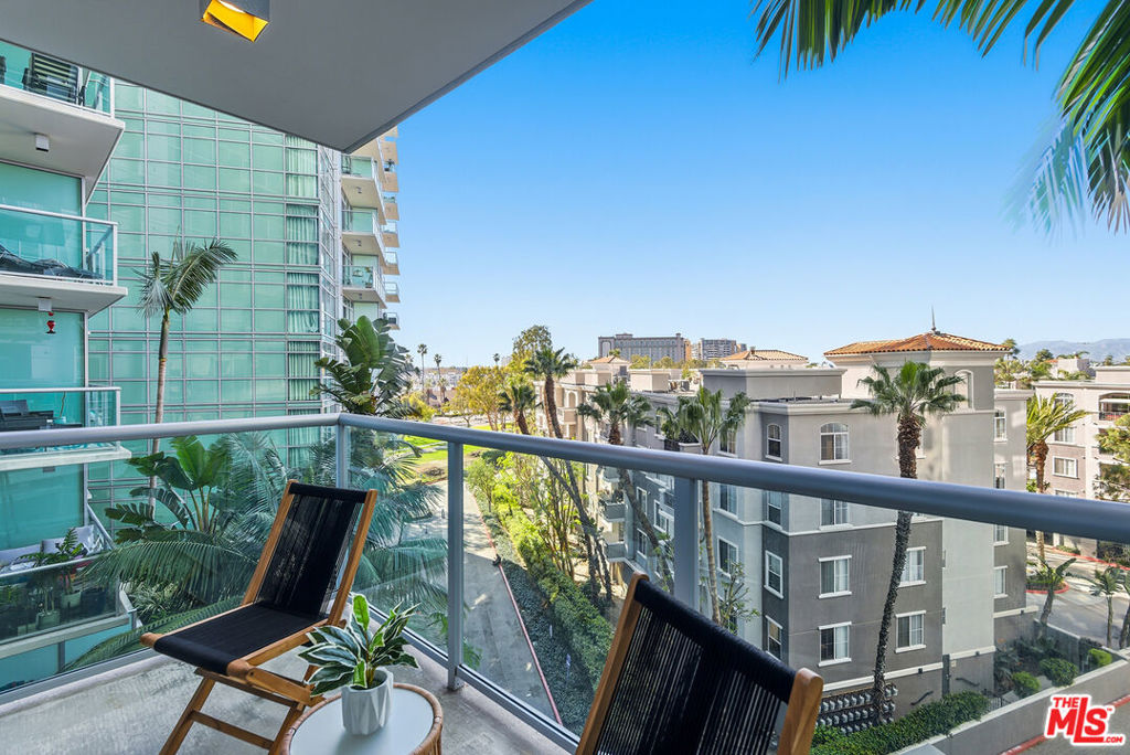 13700 Marina Pointe Drive 511