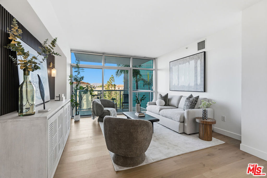 13700 Marina Pointe Drive 511