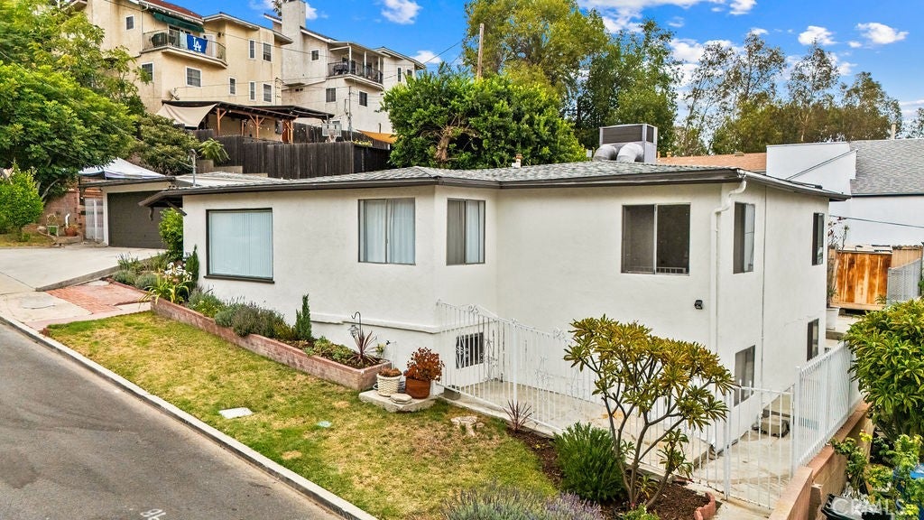 2012 Barnett, Los Angeles CA 90032