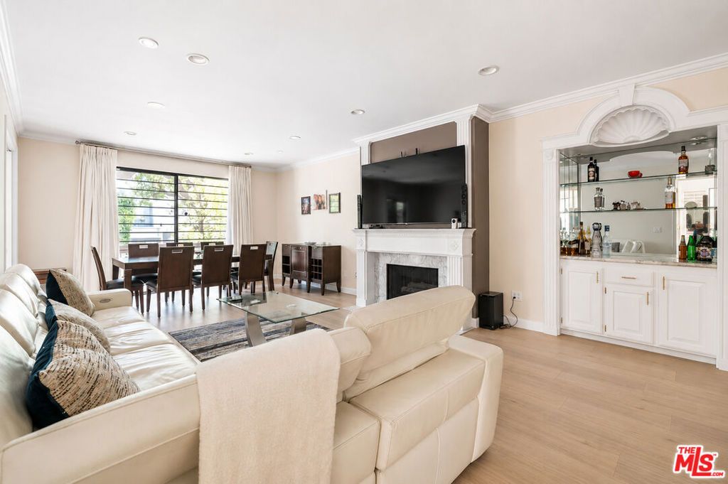 Photo of 14923 Moorpark Street #101, Sherman Oaks, CA 91403 (MLS # 26839361)