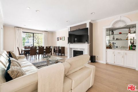 Photo of 14923 Moorpark Street #101, Sherman Oaks, CA 91403 (MLS # 26839361)
