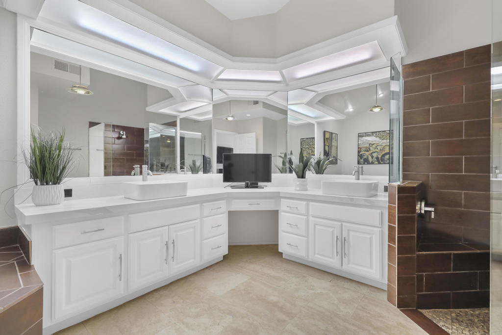 The Lakes Country Cl - Residential