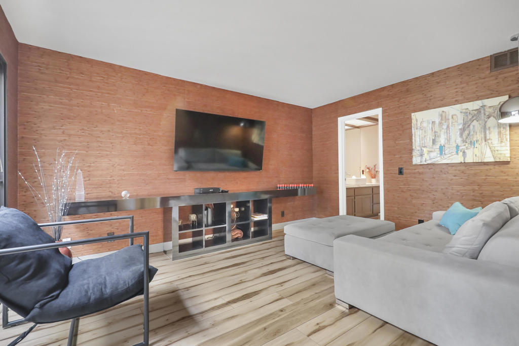 The Lakes Country Cl - Residential