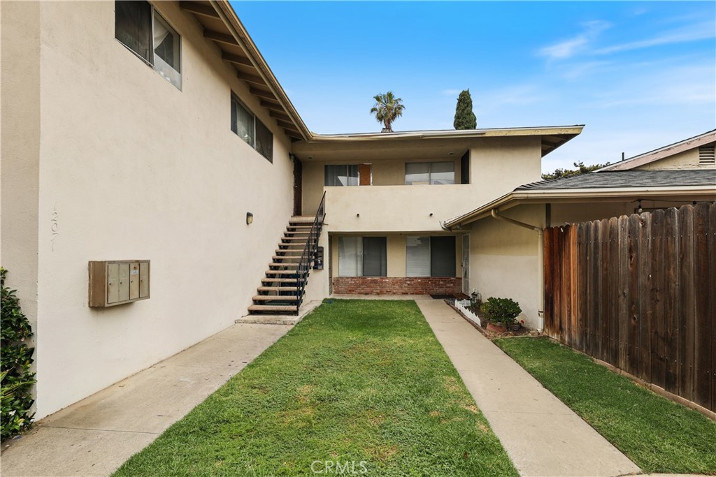12071 Laguna