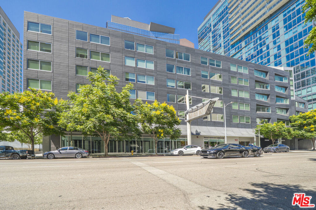 901 S Flower Street 714