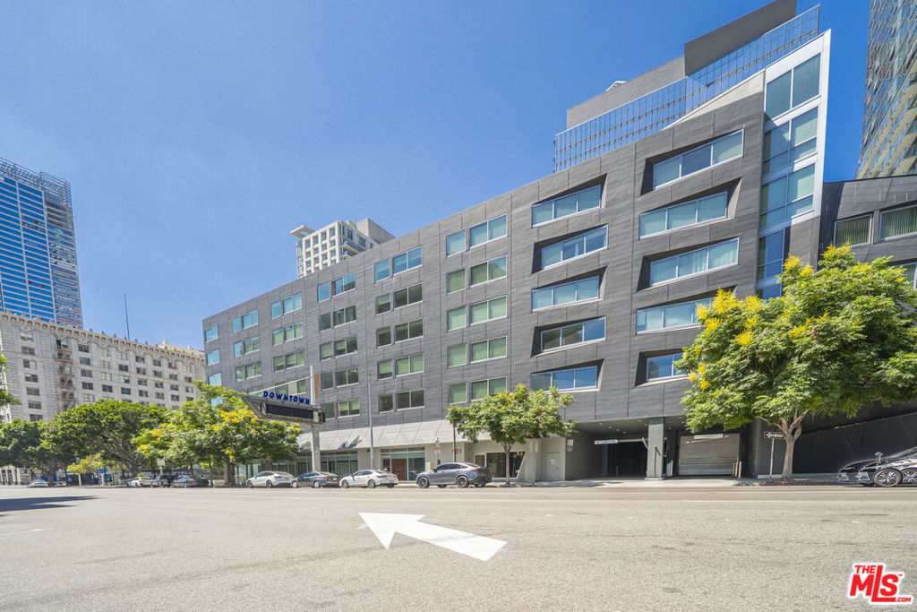 901 S Flower Street 714