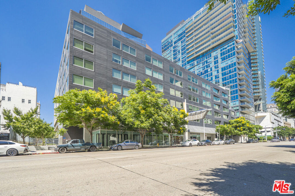 901 S Flower Street 714