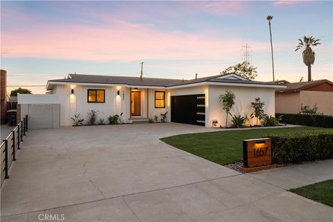 Photo of 1657 S Nutwood Street, Anaheim, CA 92804 (MLS # OC26109920)