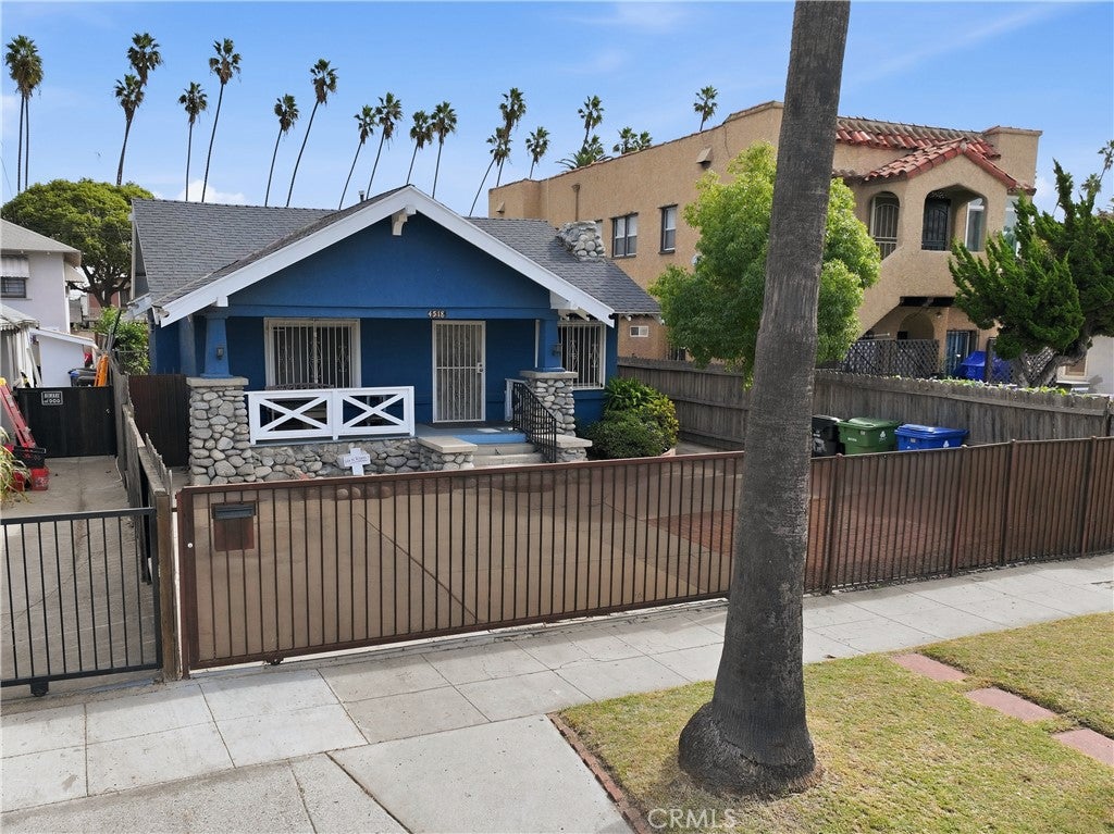 4518 S Van Ness