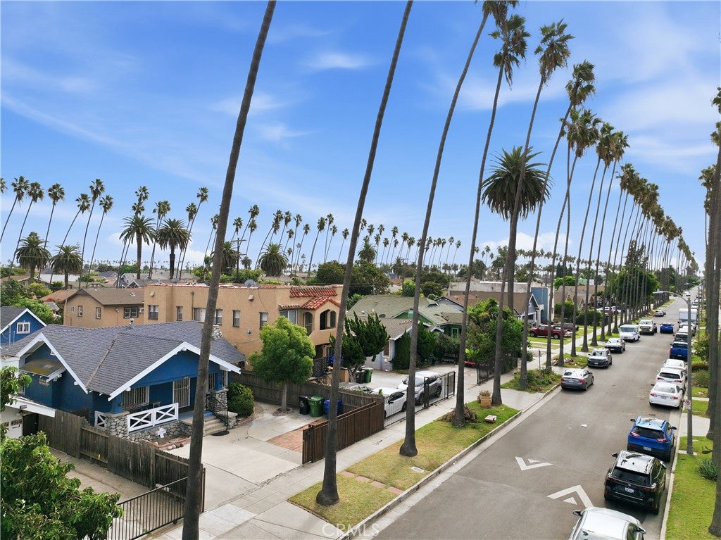 4518 S Van Ness