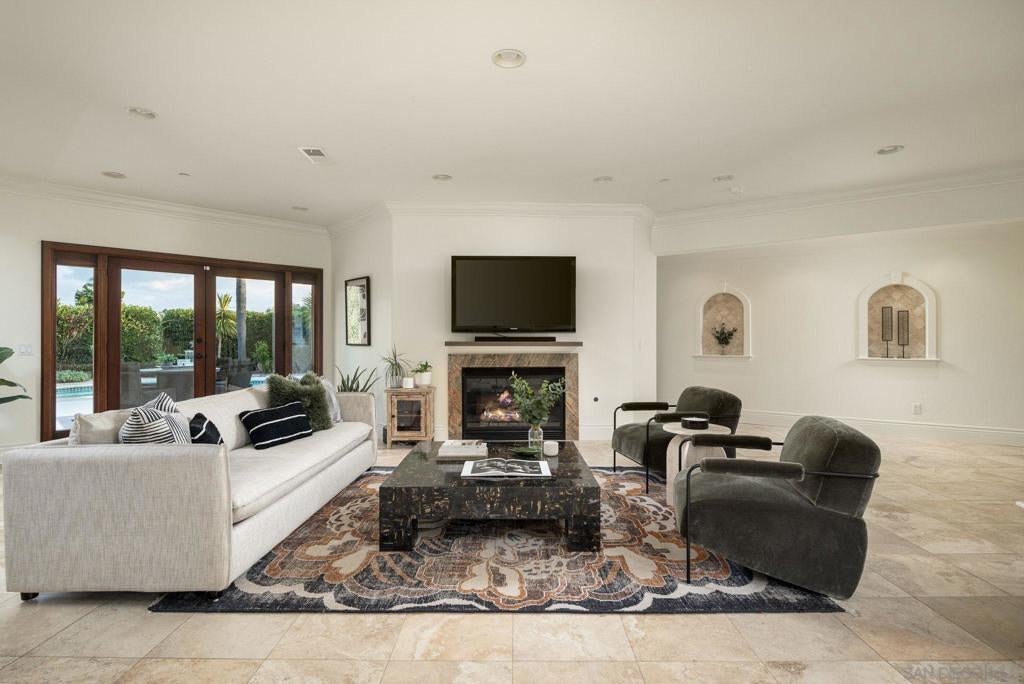 3919 Via Valle Verde