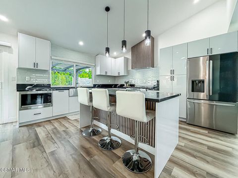 Photo of 205 Cedar Heights Drive, Thousand Oaks, CA 91360 (MLS # 226002314)