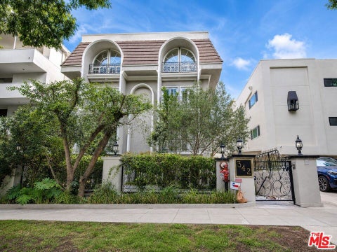 Photo of 342 Palm Drive #201, Beverly Hills, CA 90210 (MLS # 26915557)