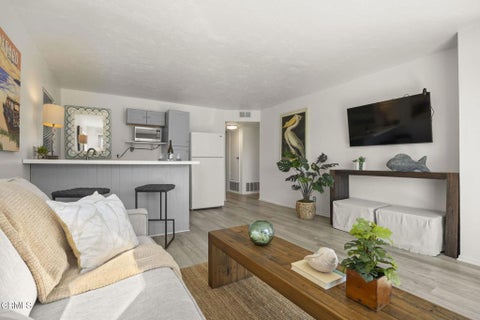 Tiny photo for 261 Hollywood Boulevard, Oxnard, CA 93035 (MLS # V1-39178)