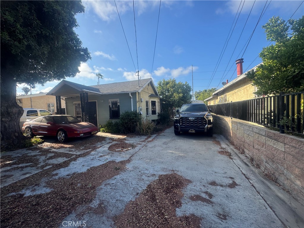 3 Bed / 2 Bath Fixer – Cash or FHA 203(k) Loan – LCR2YY Zoning – Near SoFi Stadium, LAX & SpaceX
Zoning: LCR2YY
Home Layout: Traditional-style 3?beds, 2?baths, solid structure with a generous lot—excellent bones ready for a creative rehab.
Loan Types: Cash offers or FHA?203(k) renovation financing only—property is sold “as-is”, configured for renovation projects.
Upside Potential:
Leverage LCR2YY to preserve or build two units (owner-occupy + ADU/rental)
Zoned for possible home-office or studio workspace, and limited retail uses
Expansion potential under commercial allowance (check height setbacks)
Prime Location:
SoFi Stadium – major sports & entertainment hub
LAX International Airport – significant commuter demand
SpaceX – rapid growth in high-tech employment sector
Investment Highlights:
Ideal for investors, flippers, or rehab-focused homeowners
Capitalize on proximity to job centers, transit, and major venues
Strong hold value with mixed-use zoning and lease-ready layout
Next Steps:
Consult with LA County Department of City Planning to validate supplemental “YY” overlays (restrictions/permitted uses)
Explore FAR and setback allowances under LCR2YY for potential addition or expansion
Coordinate with a contractor or architect for cost estimates under FHA?203(k)
Why this matters: LCR2YY zoning allows dual residential units + limited commercial use, making this property ripe for creative redevelopment—whether adding an ADU, workspace, or leveraging its corner-stone position in a booming corridor .