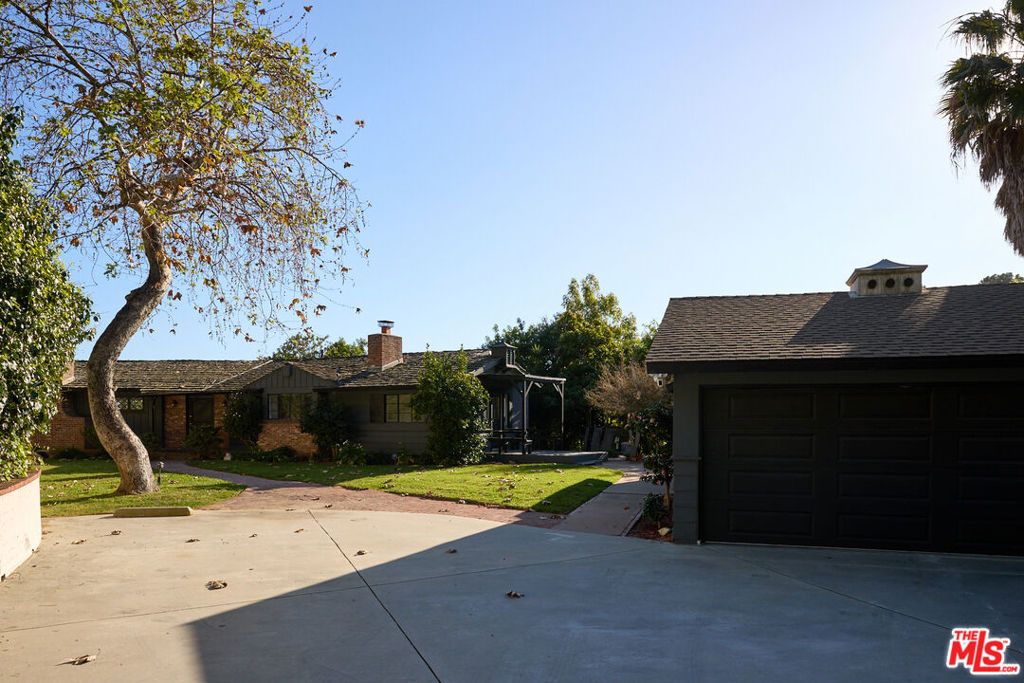 Photo of 11222 Bellagio Road, Los Angeles, CA 90049 (MLS # 26659657)