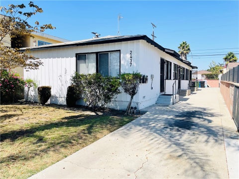 Photo of 2437 Exposition Place #3, Los Angeles, CA 90018 (MLS # SB26201551)
