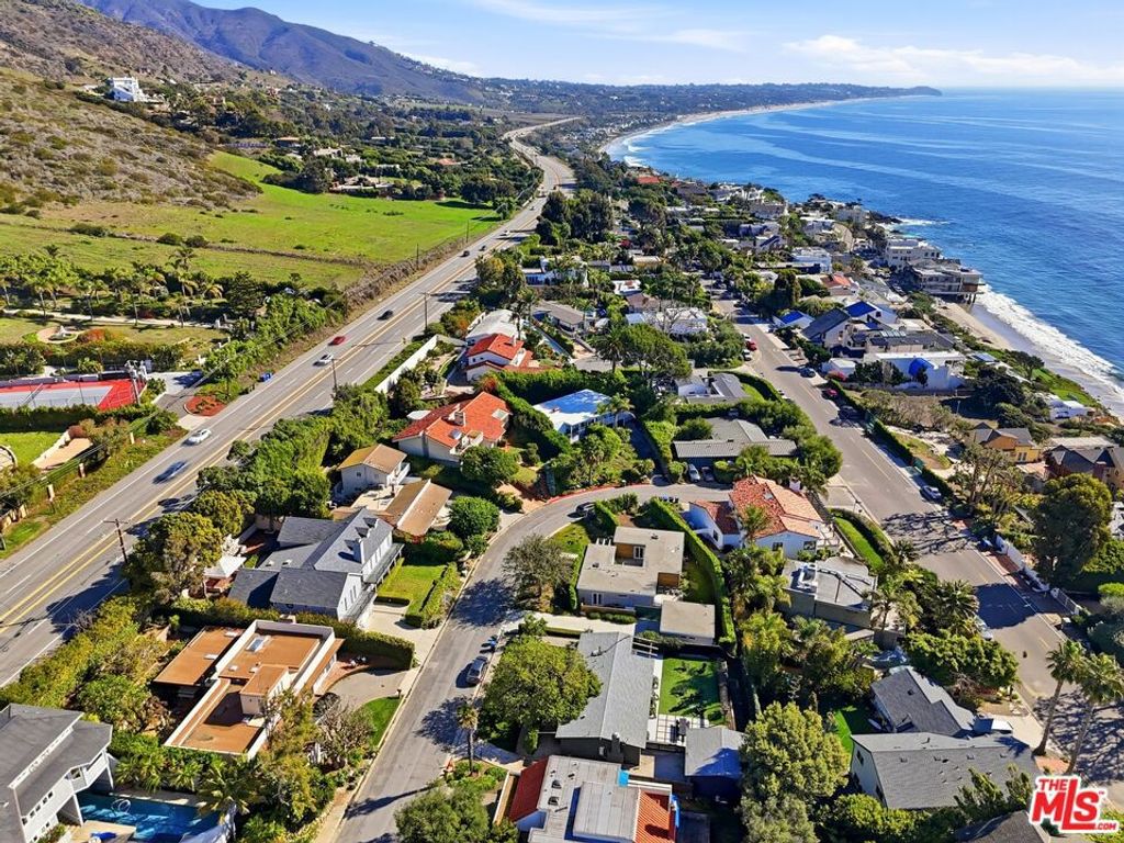 Photo of 31763 Cottontail Lane, Malibu, CA 90265 (MLS # 25623063)