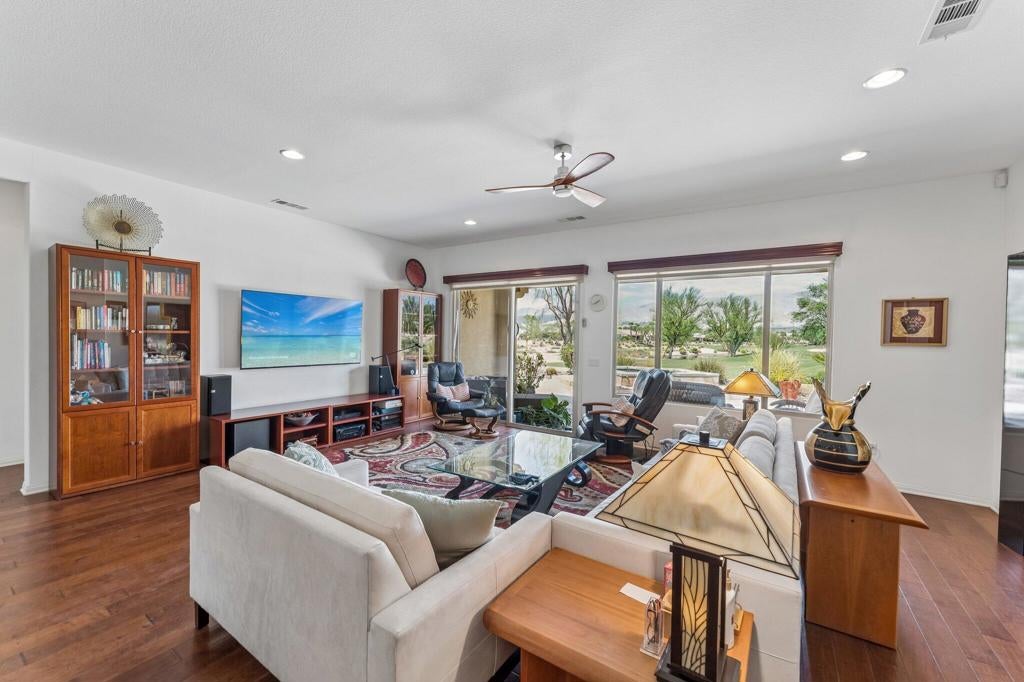 81216 Avenida Colonias