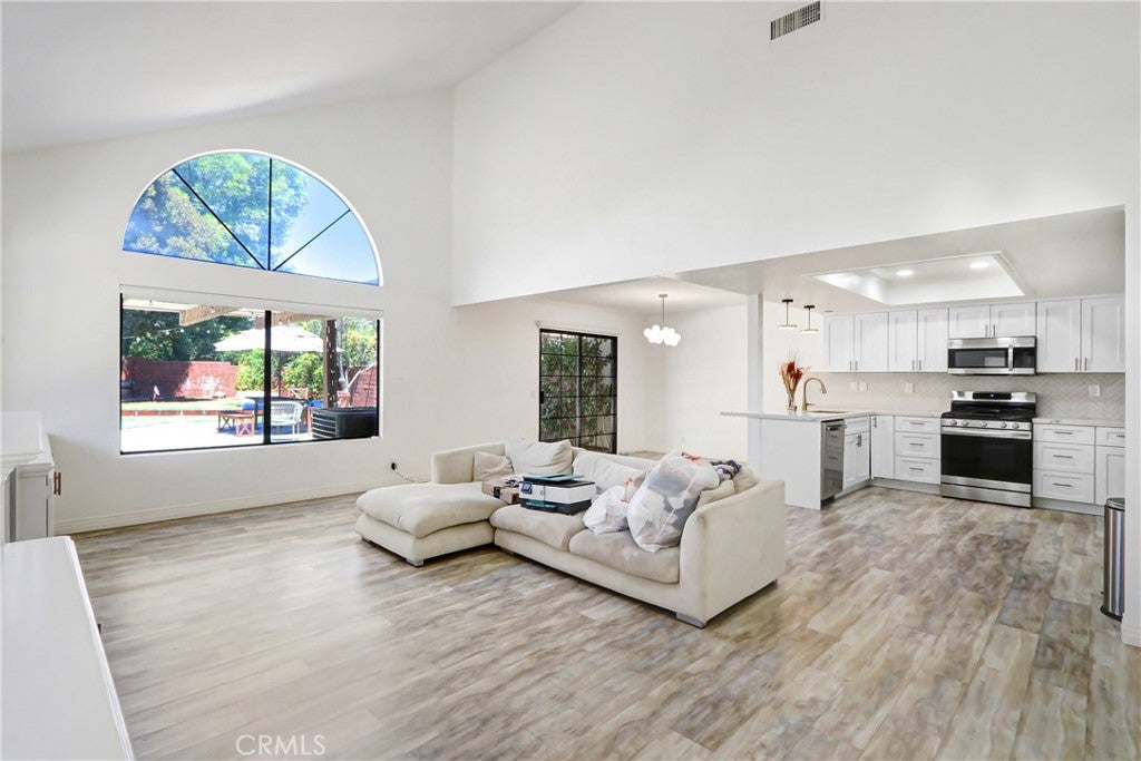 2161 Falcon Crest