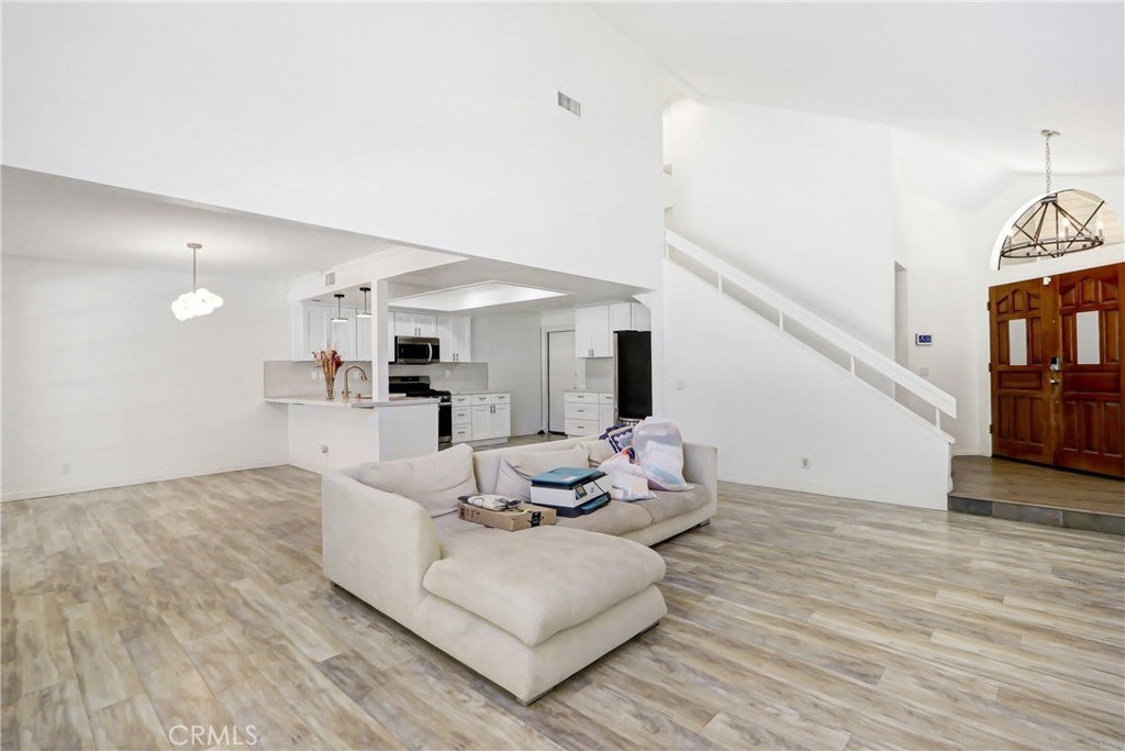 2161 Falcon Crest
