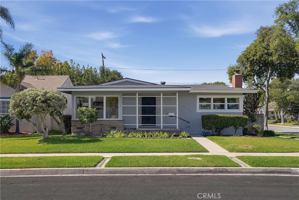 2755 Nipomo Avenue
