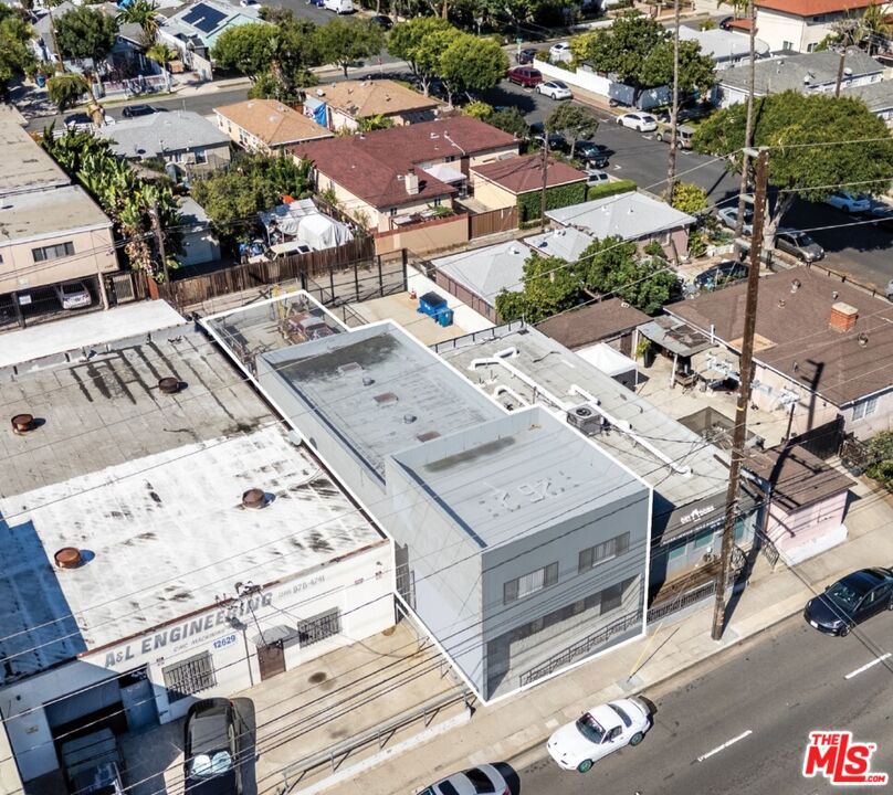 12621 Prairie Avenue