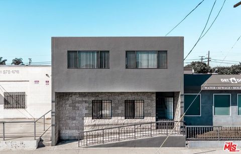 Photo of 12621 Prairie Avenue, Hawthorne, CA 90250 (MLS # 25609155)