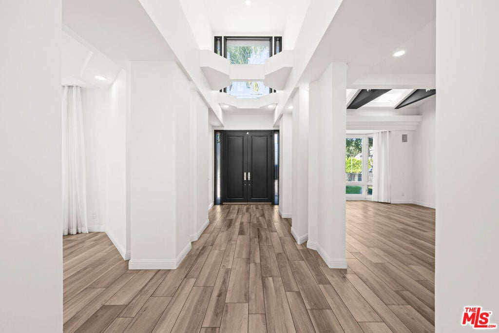 Photo of 112 N Elm Drive, Beverly Hills, CA 90210 (MLS # 26996843)