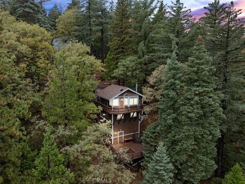 Photo of 1059 Mercury Way, Crestline, CA 92325 (MLS # CV25238199)