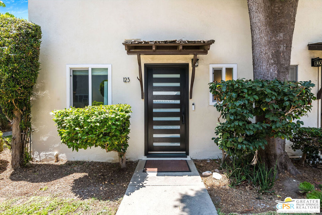 241 S Avenue 57 123