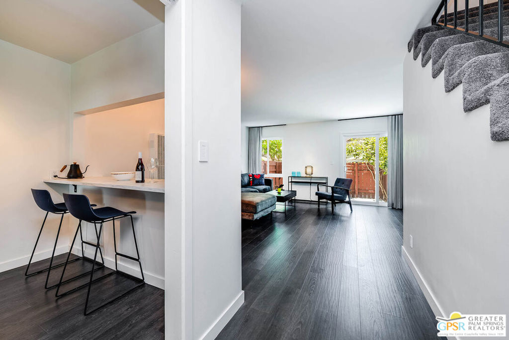 241 S Avenue 57 123