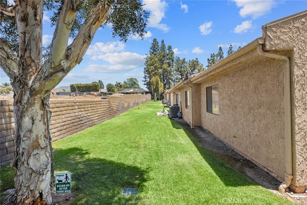 4678 Lakeview 1