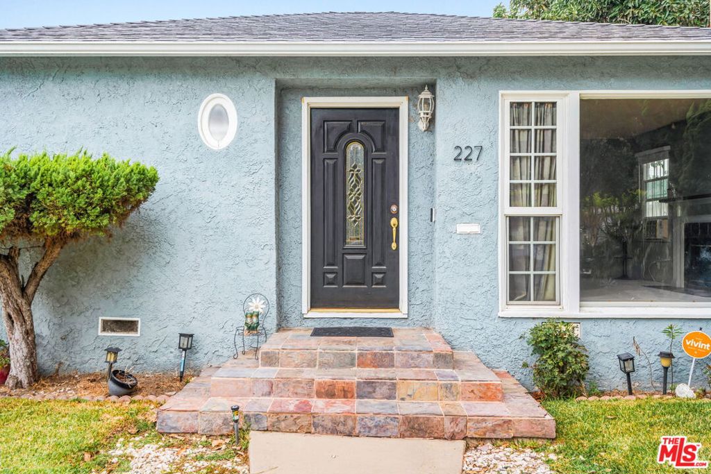 227 W Fuego Street