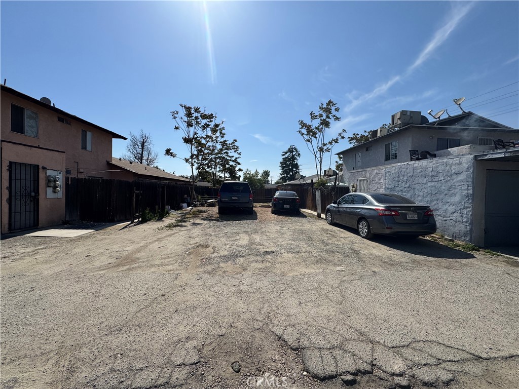 651 W Devonshire Avenue