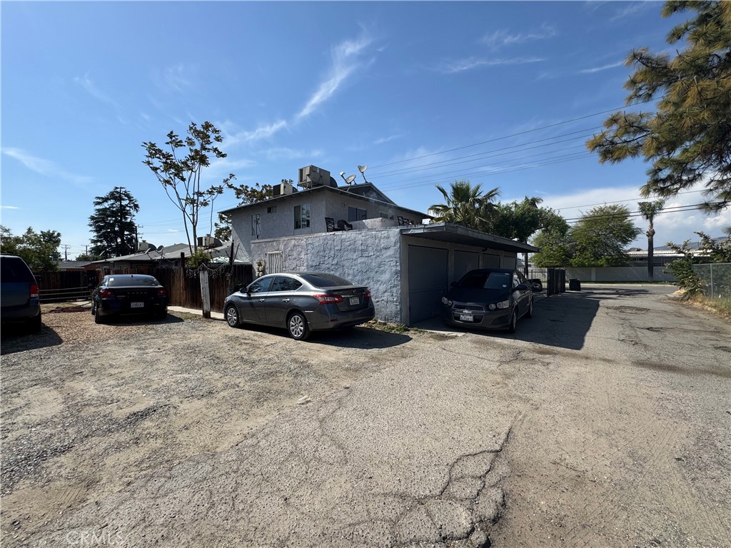651 W Devonshire Avenue