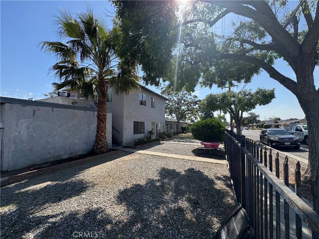 651 W Devonshire Avenue