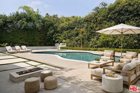 Photo of 801 N Alta Drive, Beverly Hills, CA 90210 (MLS # 26669095)