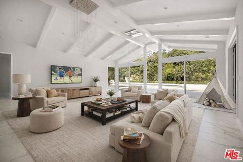 Photo of 801 N Alta Drive, Beverly Hills, CA 90210 (MLS # 26669095)