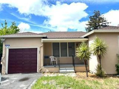 Photo of 827 Chestnut Street, Redwood City, CA 94063 (MLS # ML82049316)